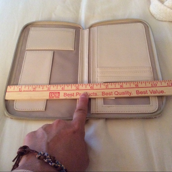 Adrienne Vittadini travel folio. - Picture 6 of 6